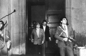 11 Seotember, 1973 Allende with guards and helmet, attacked in his palace / the guardian.com
