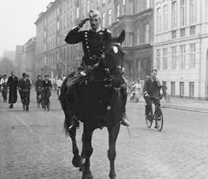 Christian X riding in Nazi-occupied Copenhagen / copenhagenet.dk